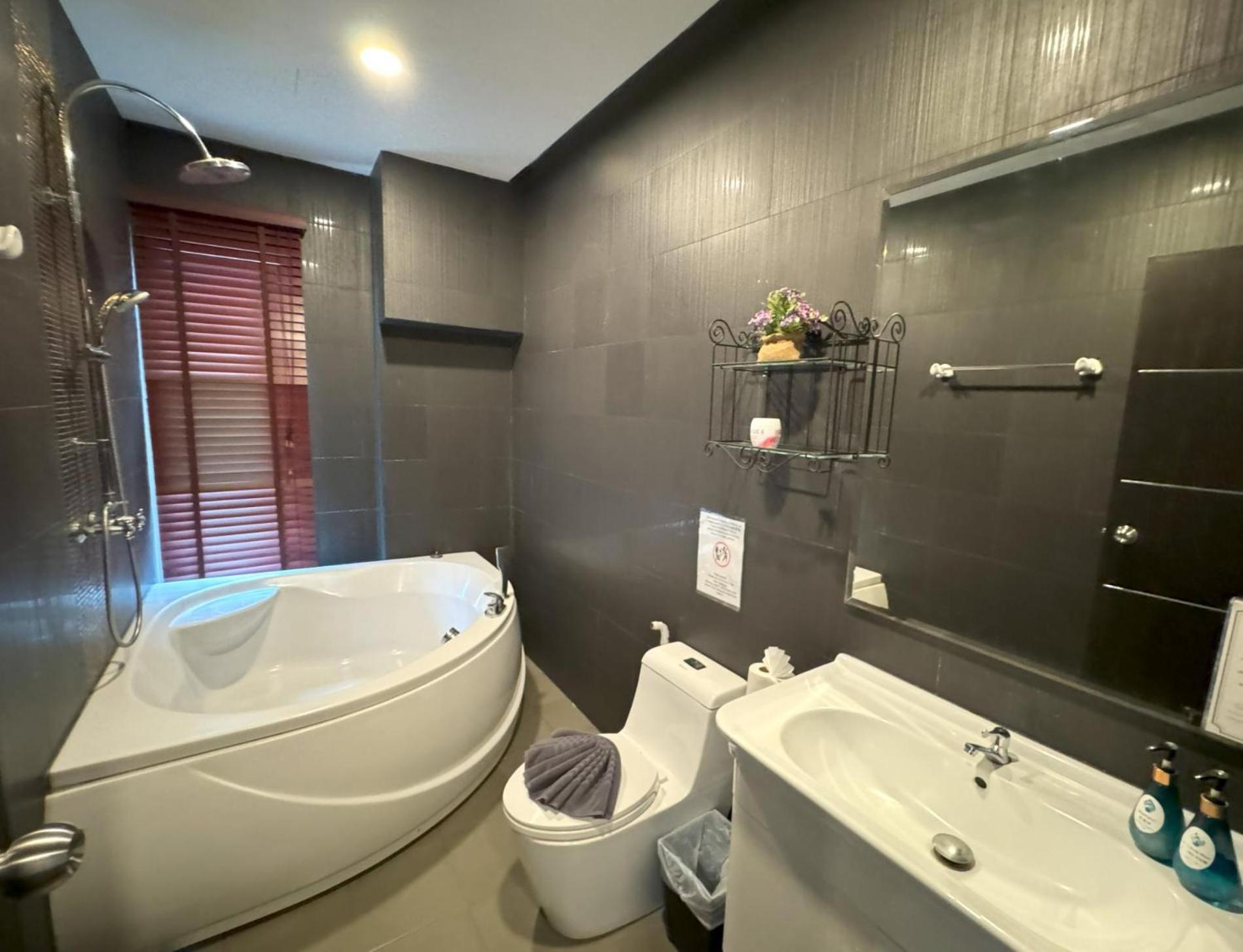 Ap Grand Residence By Lofty شاطئ كامالا المظهر الخارجي الصورة